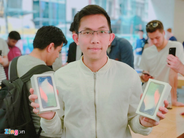 Những chiếc iPhone X đầu tiên trên tay với màn hình iphone khá bắt mắt