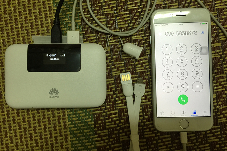 Thiết bị phát Wifi 3G/LTE 4G Huawei E5770s-320 tích hợp sạc dự phòng.