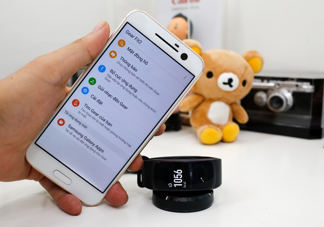 Galaxy Gear Fit 2 về Việt Nam giá 4 triệu đồng